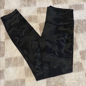 lululemon athletica dark green and Black Camo Leggings
